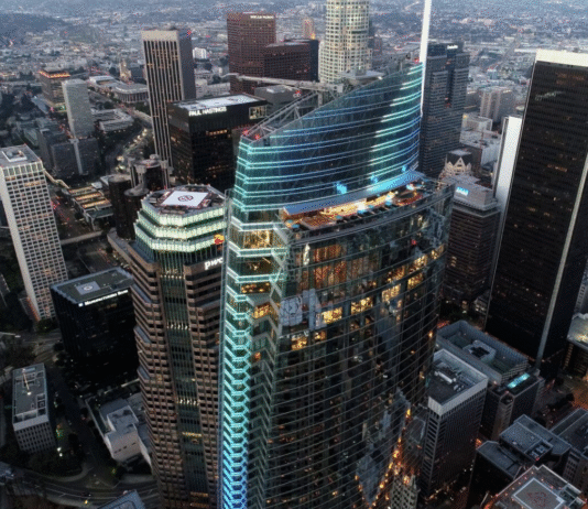 История строительства небоскреба Wilshire Grand Center